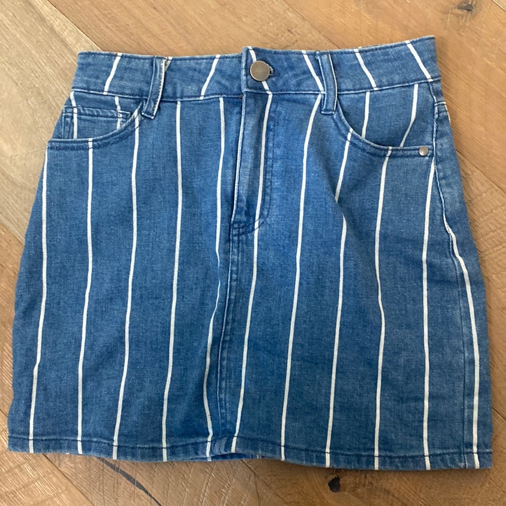 Altar’s State skirt (XS) can definitely fit a S